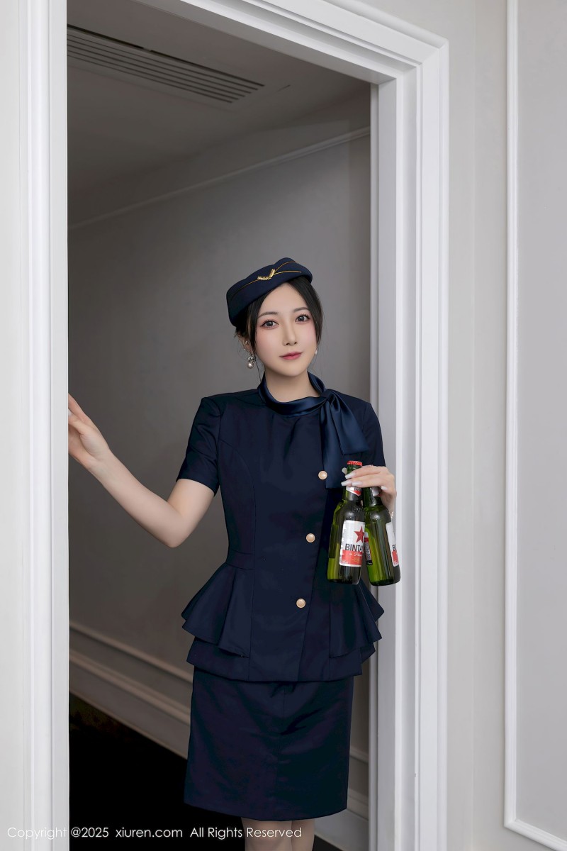 秀人网模特鱼子酱Fish空姐制服灰色丝袜印尼旅拍-绅士社