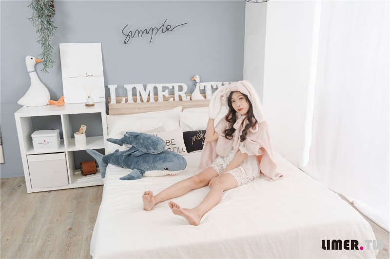 Limerence  NO.063 素人Yumi 变身可爱兔兔送裸足来拜年-绅士社