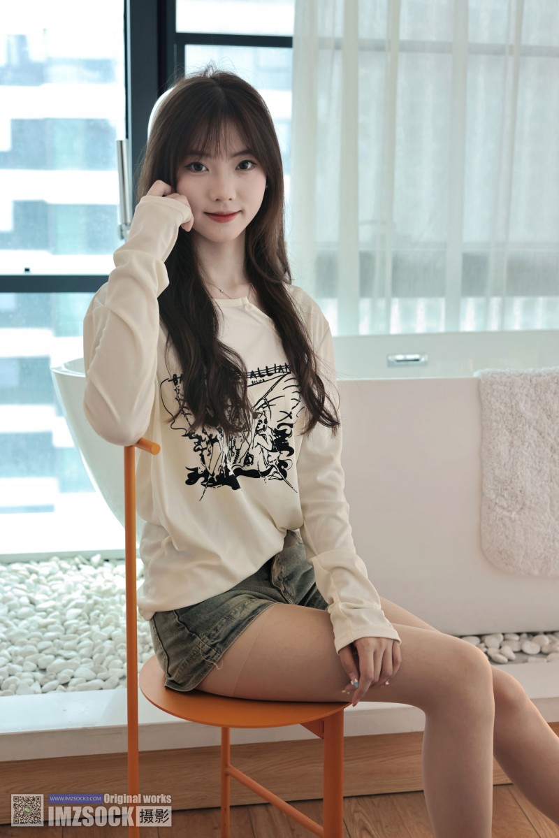 MZSOCK爱美足模特小佳肉丝美腿牛仔短裤清纯写真-绅士社