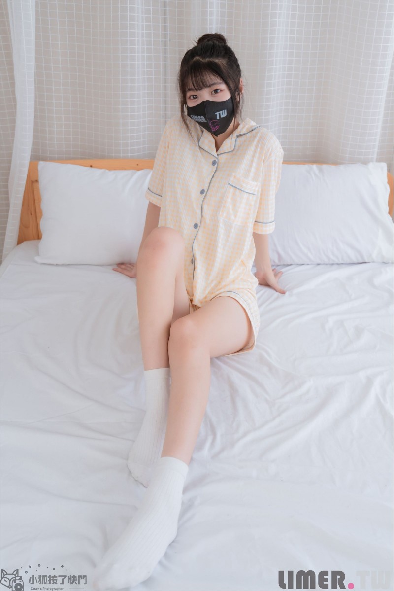 Limerence  NO.071 素人梦梦 妹妹在休假日的裸足居家服-绅士社