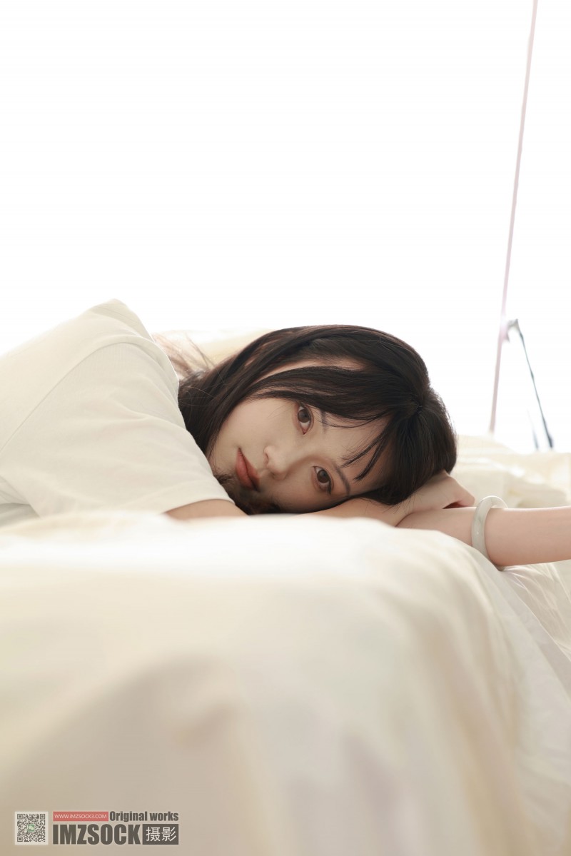 MZSOCK爱美足模特梦瑶白色T恤牛仔长裤阳光写真-绅士社